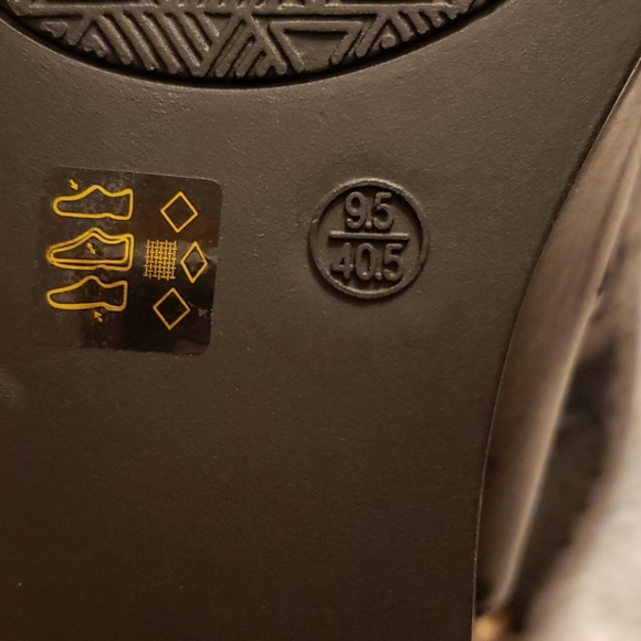 Sandals - Picture 3 of 7